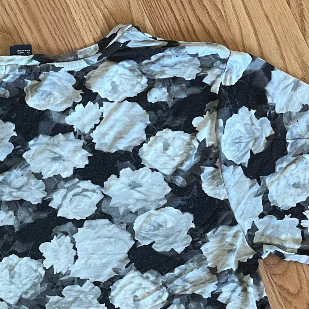 Rose Pattern Soft Cropped Tee, Black White & Grey - Picture 3 of 4